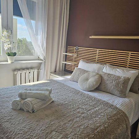 Apartment In Zyrardow 10Min To Suntago Экстерьер фото
