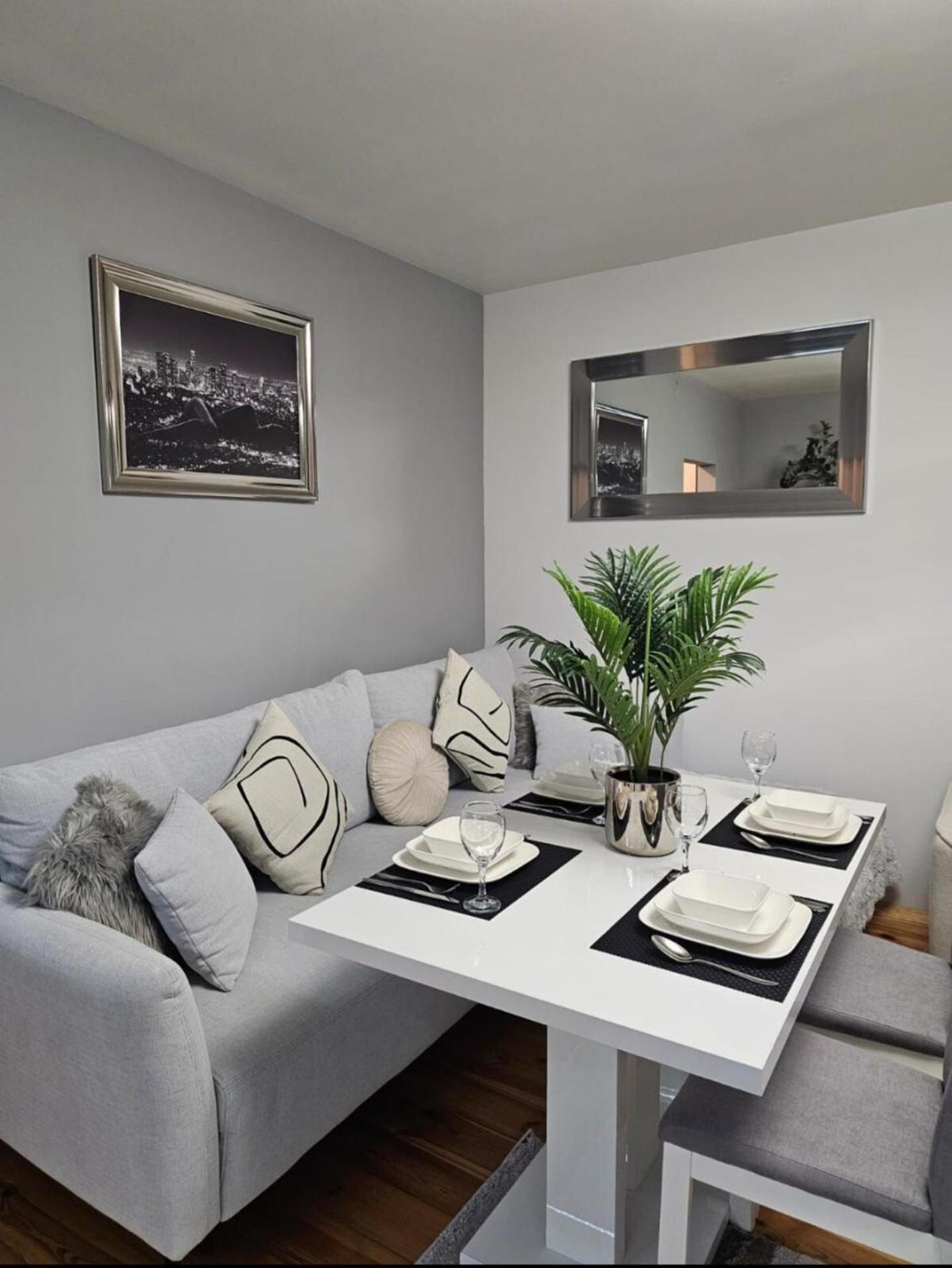 Apartment In Zyrardow 10Min To Suntago Экстерьер фото